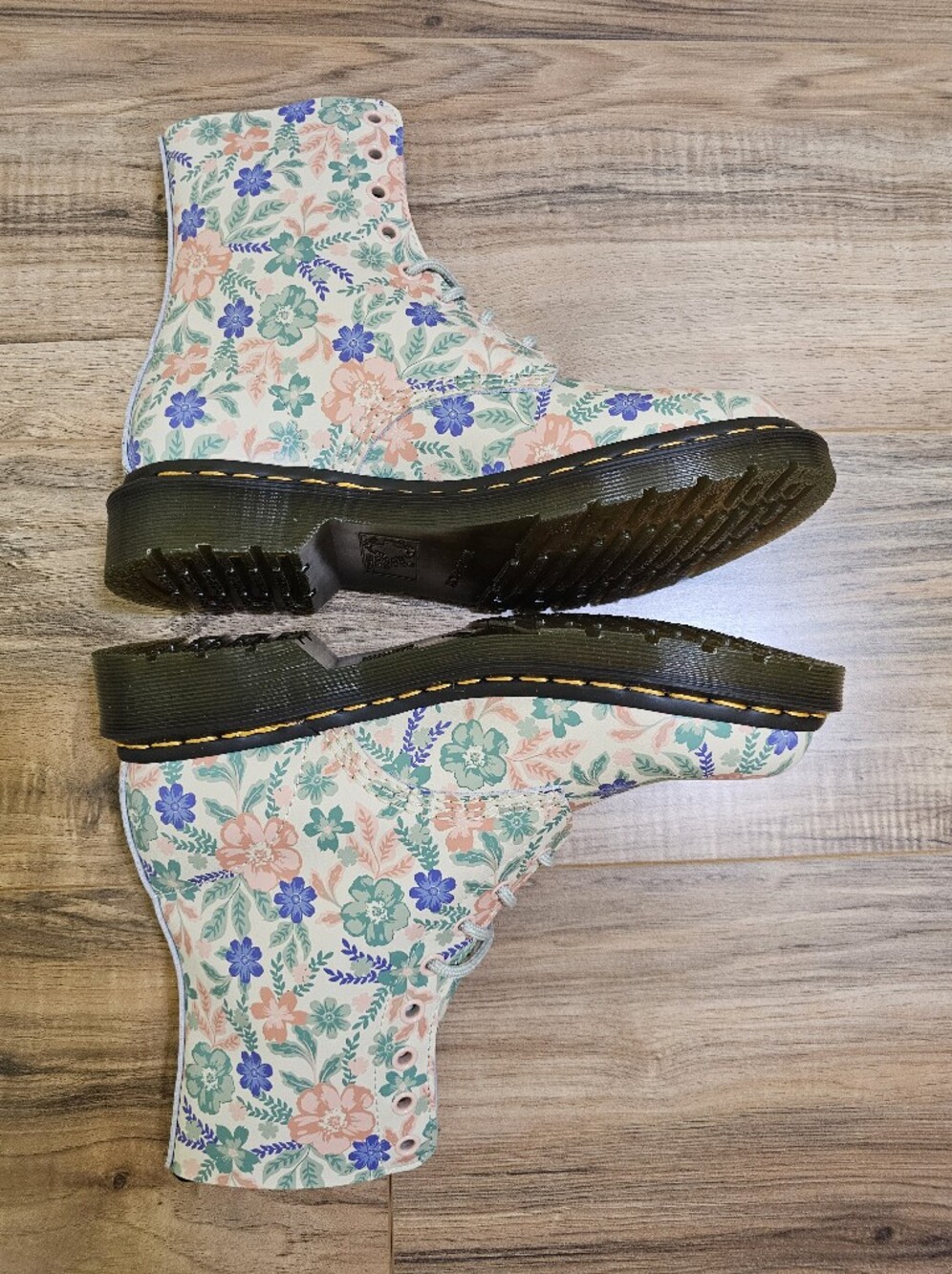 New Dr. Martens 1460 VONDA Floral Leather Boots - Picture 8 of 14